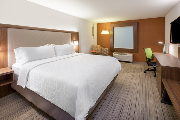 Holiday Inn Express & Suites Calgary Airport Trail Ne, An Ihg Hotel