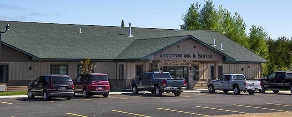 Junction Inn & Suites & Conference Center