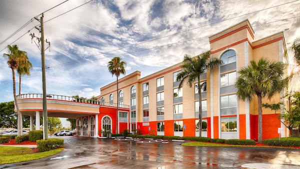 Best Western Plus Fort Myers Inn & Suites