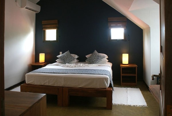 Lhirondelle Self Catering Guest House