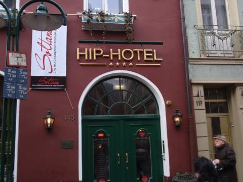 Hip Hotel