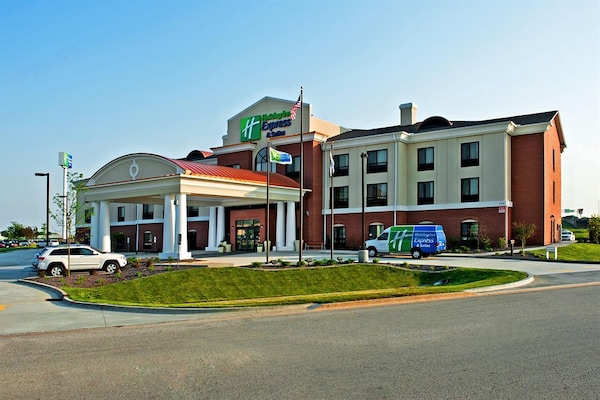 Holiday Inn Express & Suites Morton Peoria Area, an IHG Hotel