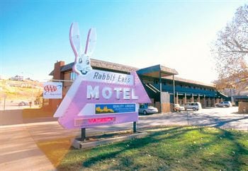 Rabbit Ears Motel