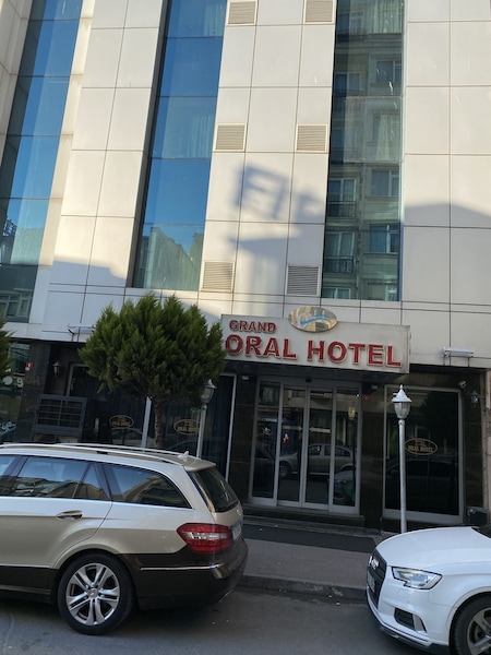 Hotel Grand Oral