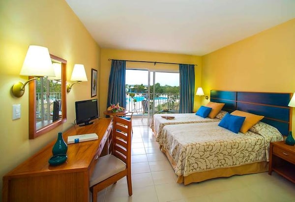 Costa Verde Plus Beach Resort