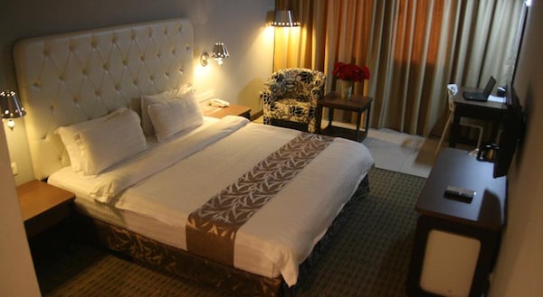Hotel Ritz Garden Manjung