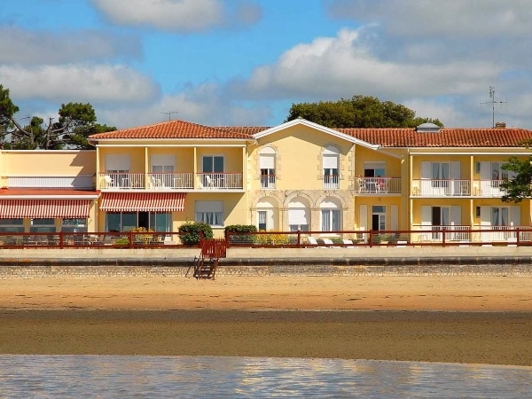 Beach Hotel - Le Grand Chalet