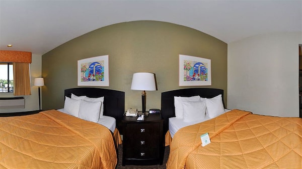 Comfort Inn & Suites Near Folsom Lake