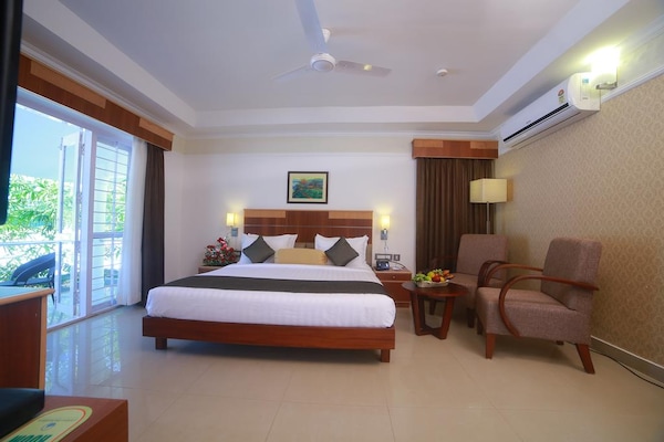 Contour Backwaters Hotel Resort & Convention Centre