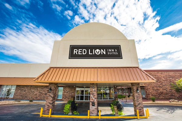Red Lion Inn and Suites
