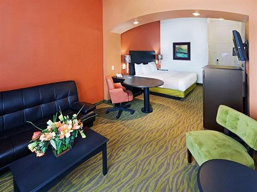 Holiday Inn Express & Suites Laredo-Event Center Area - Laredo