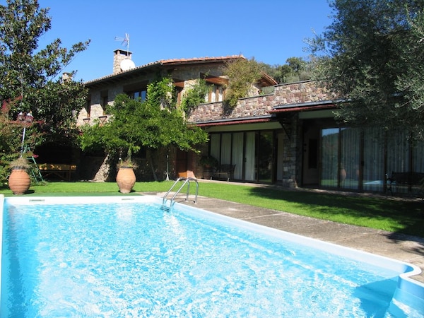 Private Pool, Garden, Barbecue, Beautiful Views, A Large Holiday Home.Wi-Fi