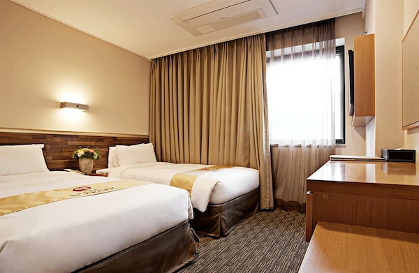 Hotel Skypark Myeongdong 1