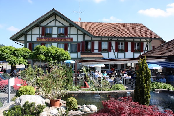 Hotel Restaurant Koi-Gartenteich