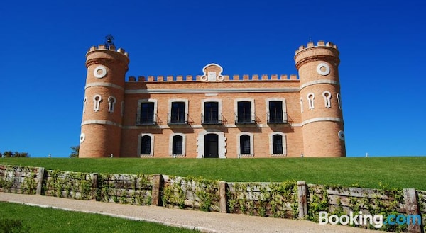 Castillo De Monte La Reina