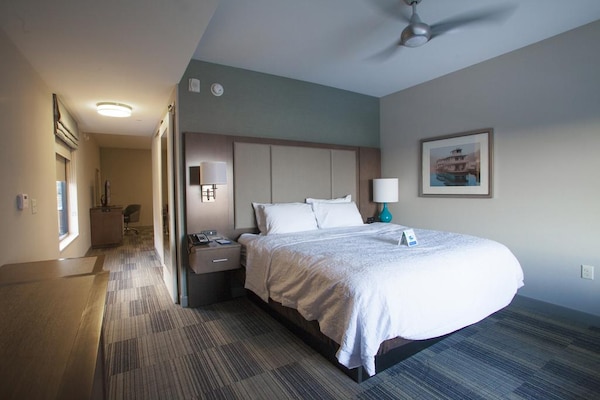 Hampton Inn and Suites Downtown, Saint Paul MN Hotel
