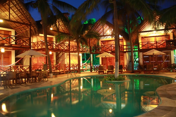 Hotel Nude Bungalows & Spa