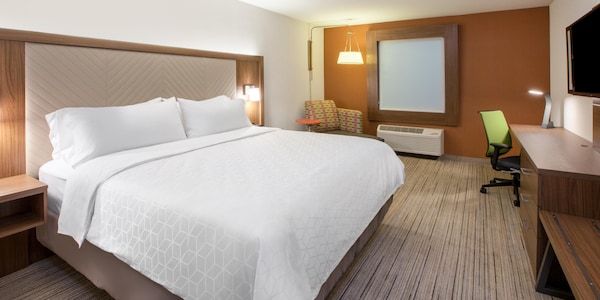 Holiday Inn Express And Suites Las Vegas - E Tropicana