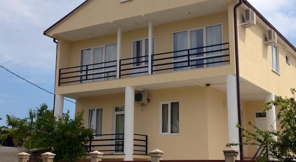 Rozalin Guest House