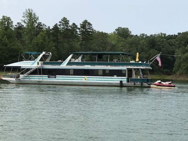 Entire House / Apartment Houseboat 88 Ft Big Water Marina Lake Hartwell Sc,  Anderson, USA 