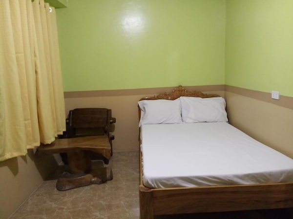 RedDoorz Hostel @ Baguio Tourist Cabin