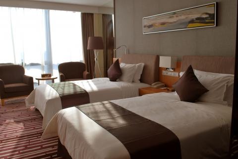 Huaqiang Plaza Hotel Shenzhen, Enjoy Complimentary Afternoon Tea & Mini Bar & Night Snack