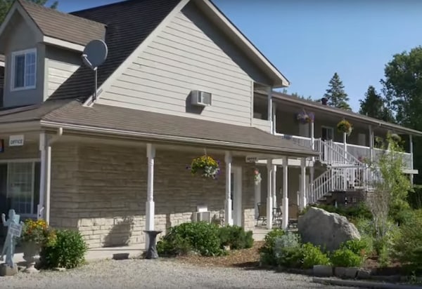 Adventure The Bruce Inn - Recently Renovated With Outdoor Hot Tub