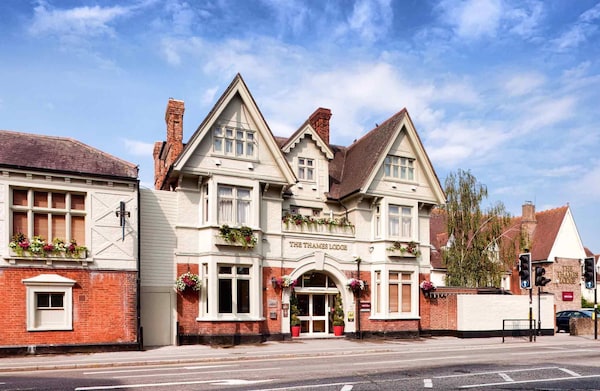 Mercure London Staines upon Thames Hotel