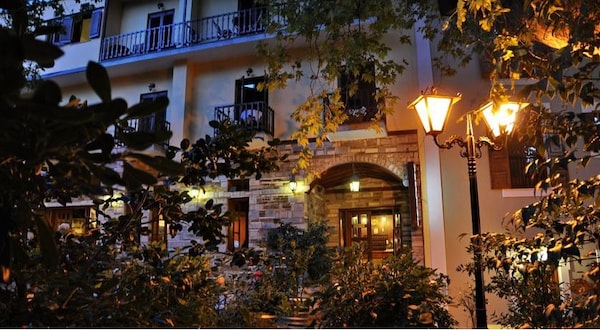 Pelias Hotel