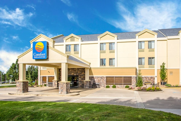 Comfort Inn & Suites Kansas City - Northeast