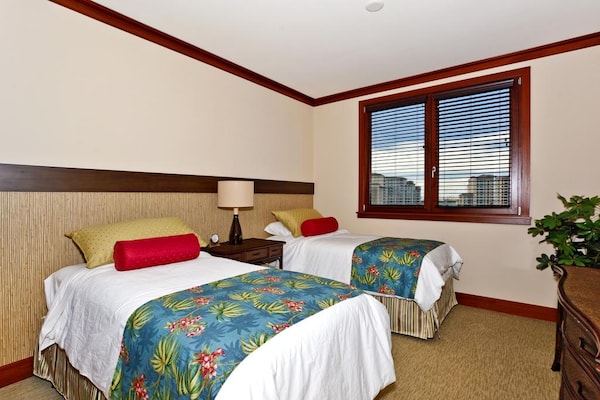3 Bedroom, 2 1/2 Bath Oceanview Condo On 3Rd Floor