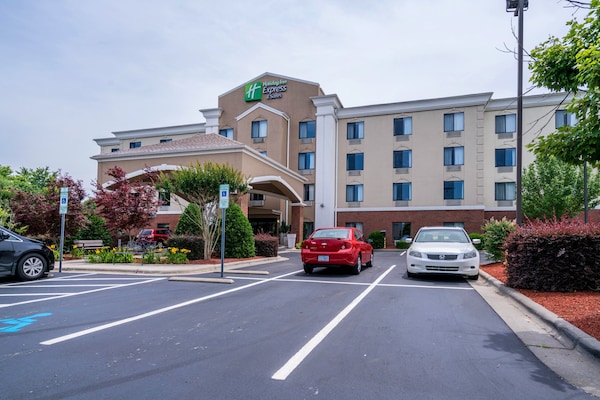 Holiday Inn Express & Suites Roanoke Rapids SE
