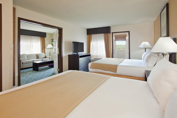 Holiday Inn Express Hotel & Suites Branson 76 Central, An Ihg Hotel