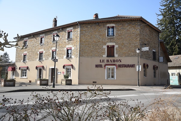 Le Baron Hotel & Restaurant
