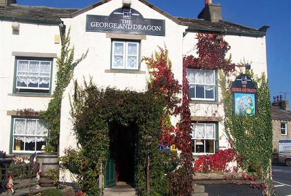 Hotel The George and Dragon Inn