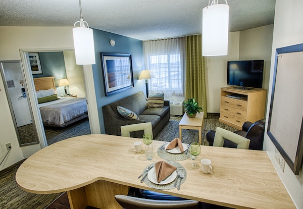 Candlewood Suites Fargo-North Dakota State University, an IHG Hotel