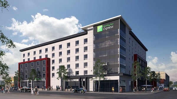 Holiday Inn Express & Suites Oshawa Downtown - Toronto Area, an IHG Hotel