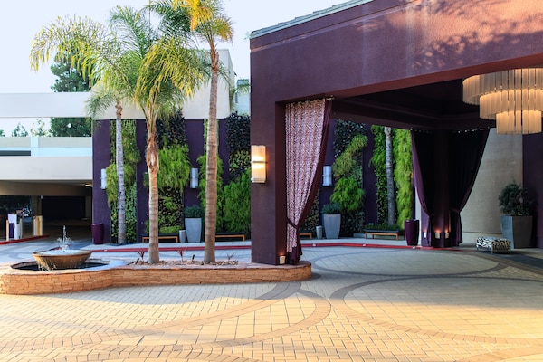 Avenue Of The Arts Costa Mesa, a Tribute Portfolio Hotel
