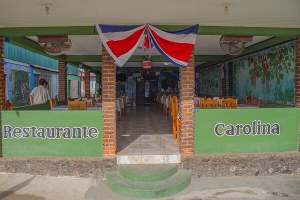 Cabinas Carolina & Restaurante