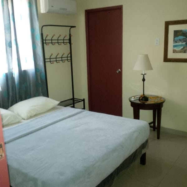 Pista Q Hostel And Apartments