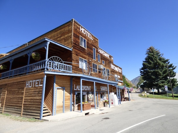 Hitching Post Hotel And Feed Store
