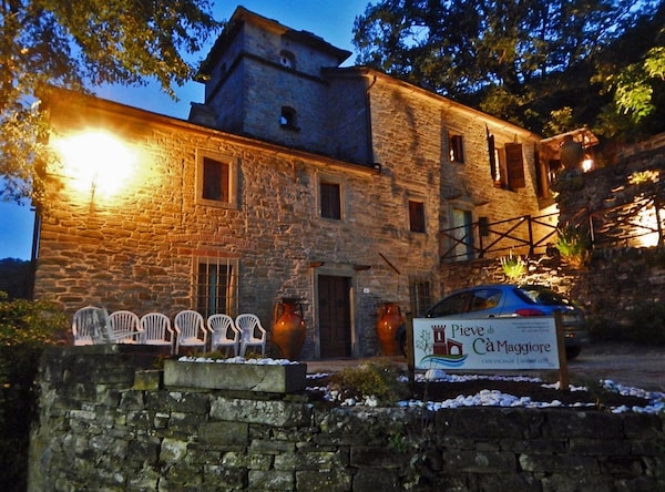 Lily: Accommodation In A Converted Farmhouse Of 700 In The Valley Of The River Santerno