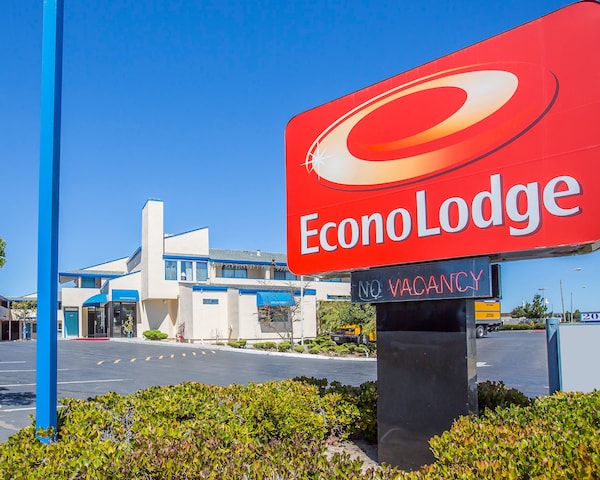 Econo Lodge Bay Breeze