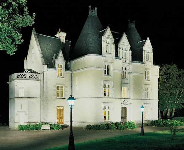 Hotel The Originals Chateau de Perigny