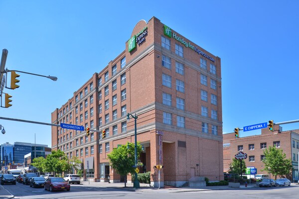 Holiday Inn Express & Suites Buffalo Downtown - Medical CTR