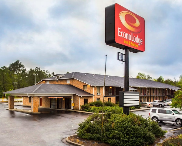 Econo Lodge Inn And Suites