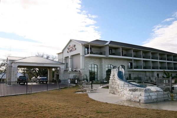 Peach Tree Inn & Suites  Motel in Fredericksburg, Texas - Hotel, Cabins,  Cottages, Lodging and Accommodations