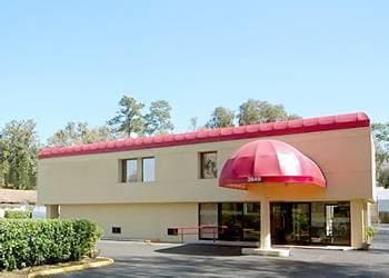 Econo Lodge University