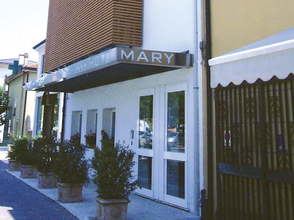 HOTEL MARY