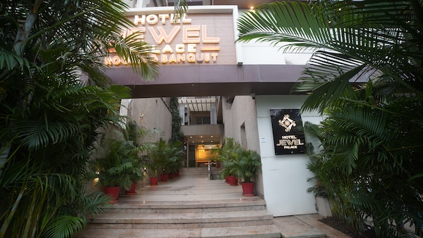 Oyo 29225 Hotel Jewel Palace